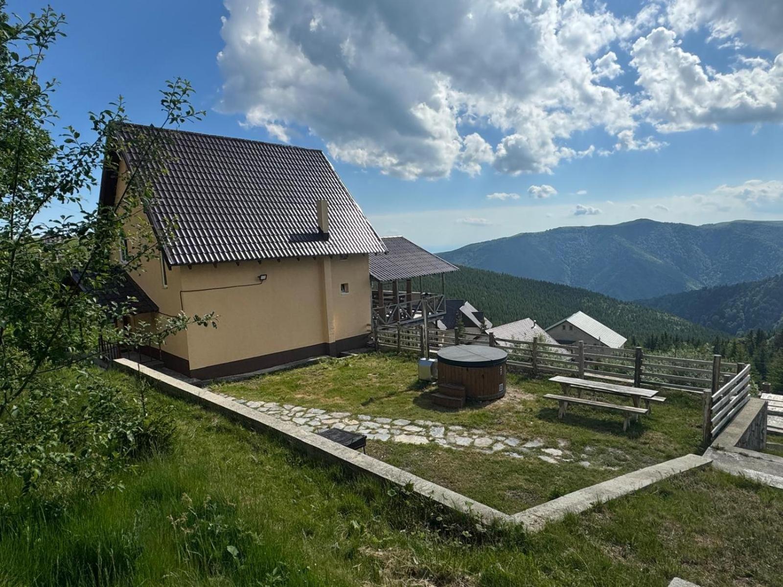 Lupul Dacic Hotel Ранка Екстериор снимка